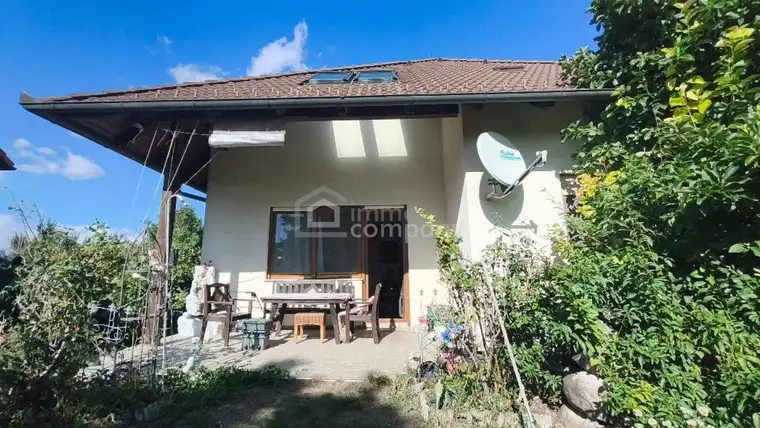 Gepflegtes Einfamilienhaus mit großem Garten, eigenem Brunnen, Gartenteich &amp; Garage mit E-Auto-Lademöglichkeit