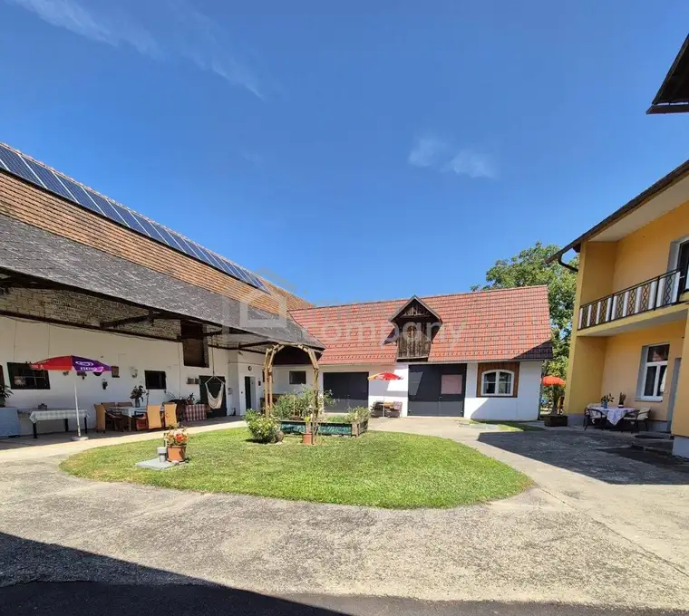 Wohnhaus mit 4 Wohneinheiten + 440 m² Nebengebäude + 1,92 ha Grund – außergewöhnliches Anwesen mit vielen Möglichkeiten!