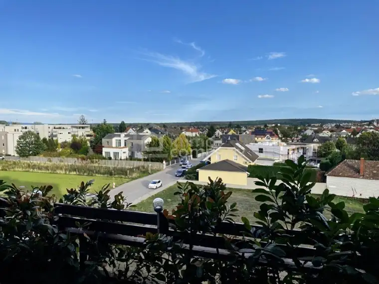 Neuwertige, großzügige Wohnung mit exclusiven Highlights