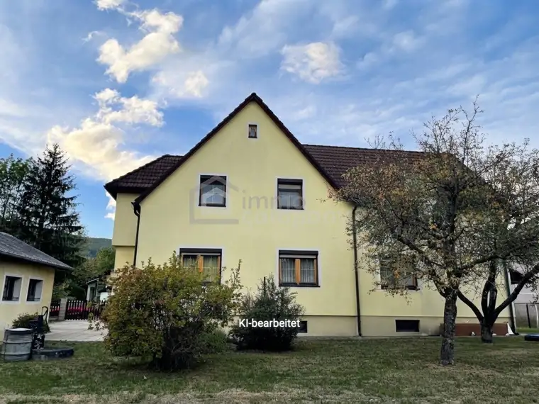 Zwei Eingänge, viele Möglichkeiten: Zweifamilienhaus in Ternitz mit 1.055 m² Grund mit einer Zukunft, die Sie selbst gestalten