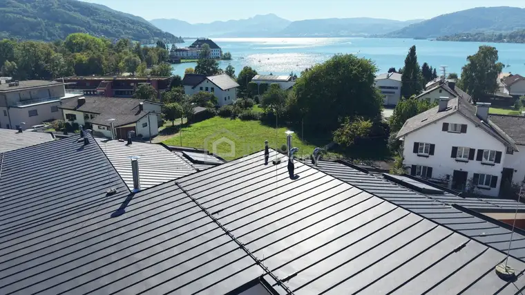Wunderschöne Wohnung, 5 Zimmer, mit Blick über den glitzernden Attersee, in Seewalchen mit Garten und Sonnenterrasse.