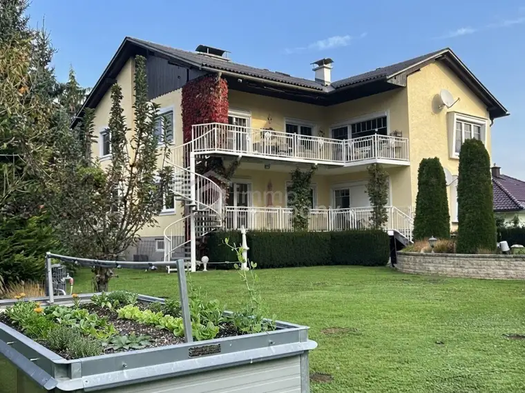 Top-renovierter Wohntraum mit 2000 m² Gartenparadies,Teich und Bachlauf