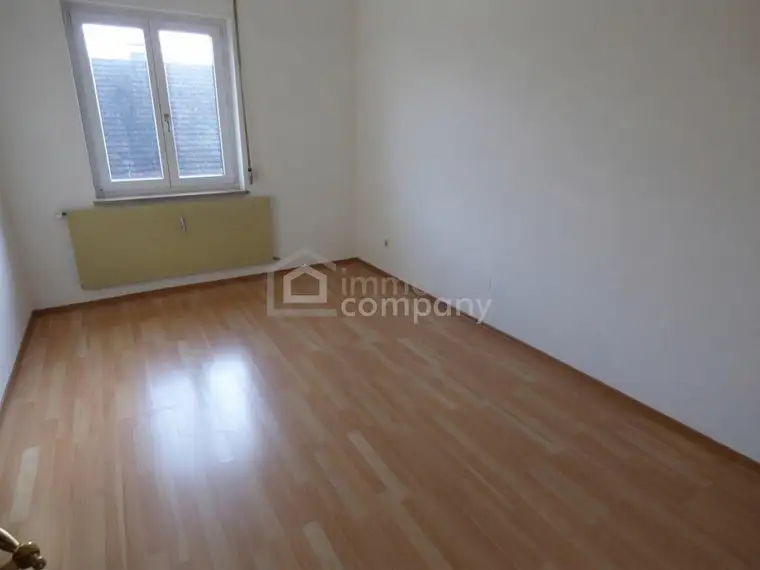 Helle 1-Zimmer-Wohnung im Zentrum von Jennersdorf