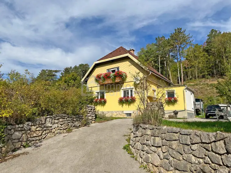 Nähe Alland - werden Sie stolzer Besitzer eines Landhauses ca.120 qm - plus großem Grundstück 1.071 qm 265.000,– FIX
