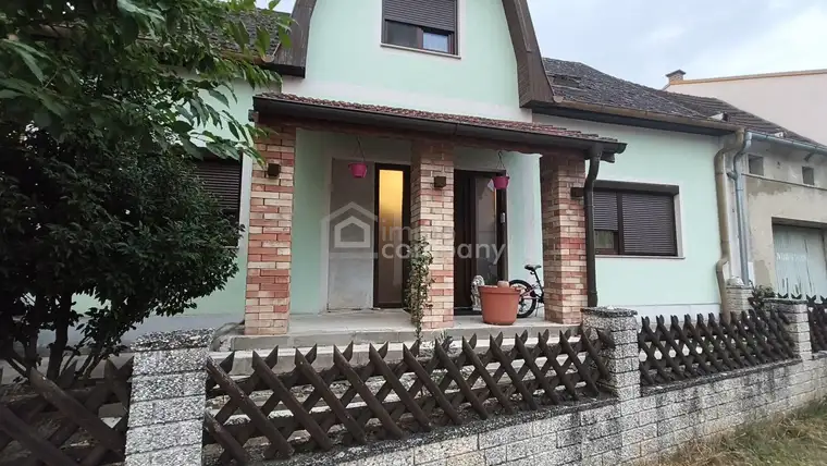 Einfamilienhaus mit Garten, Wintergarten, Weinkeller &amp; Ausbaupotenzial