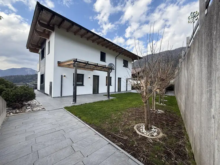 Modernes Einfamilienhaus mit Garten, Panoramablick und hochwertiger Ausstattung