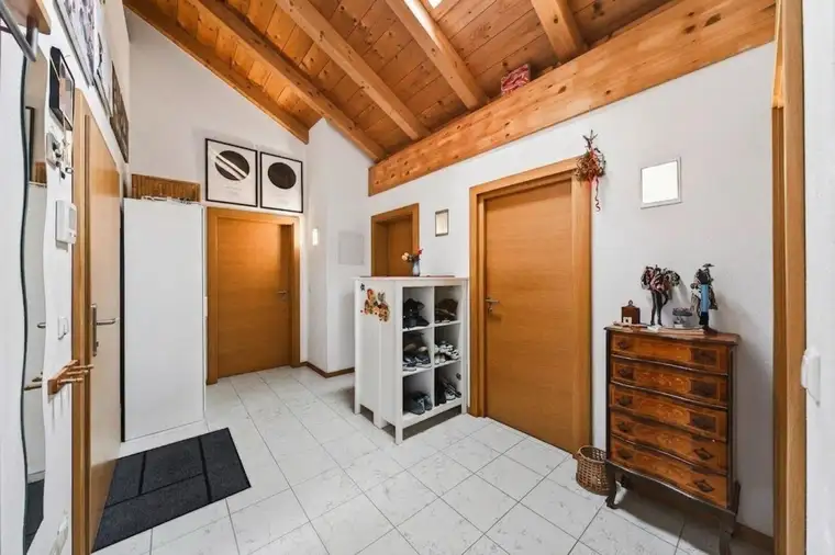 TOP Angebot: 3-Zimmer-Dachgeschosswohnung mit Terrasse und Tiefgaragenstellplatz