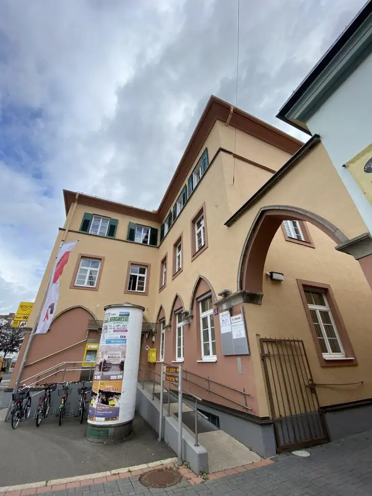 Großes, helles Büro im Postgebäude am Hauptplatz in Bruck an der Mur zu vermieten!