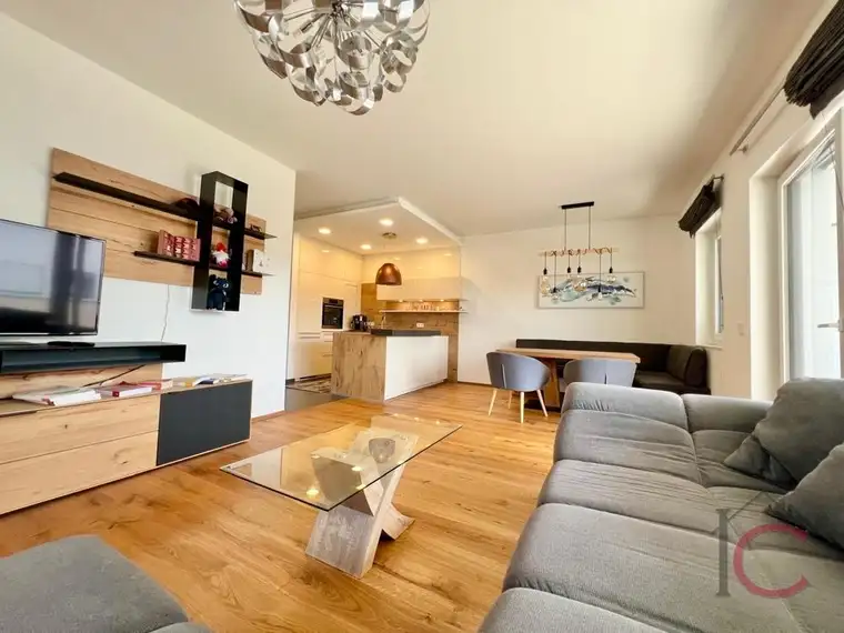 Stilvolle 3-Zi.-Wohnung mit großer Terrasse, Top-Ausstattung, TG-Platz, nahe Ossiacher See