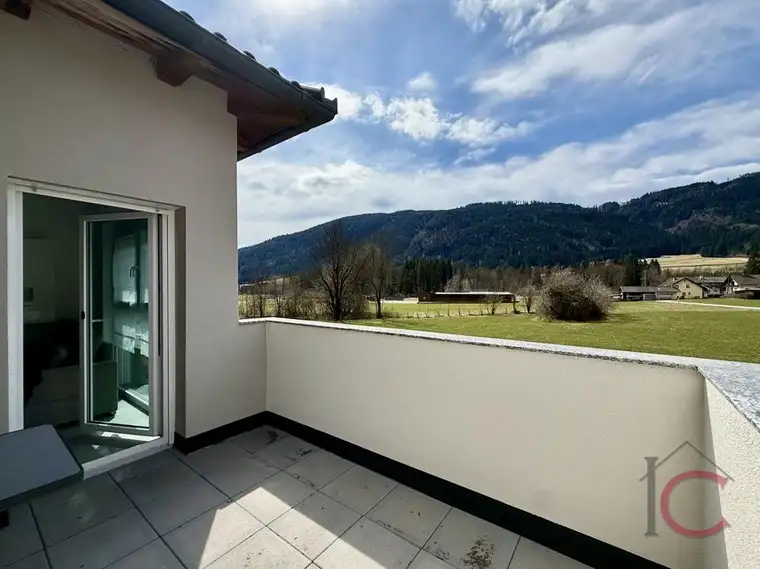 Reizende 3-Zi.-Wohnung mit Balkon in Vierfamilienhaus, Weissenseenähe