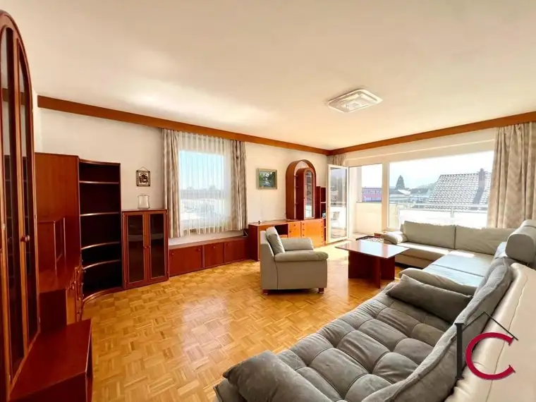 Gepflegte und geräumige 3-Zimmer-Eigentumswohnung mit Loggia und Garagenbox in Völkendorf