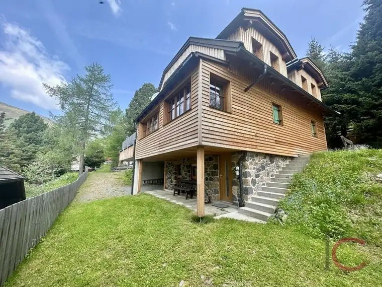 Rarität! Wunderschönes Ferienchalet am Falkert, in unmittelbarer Nähe zur Skipiste