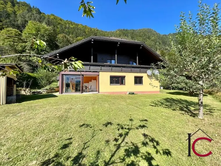 Modernisiertes Landhaus mit Wintergarten, Garage und Blick auf das Bleistätter Moor am Ossiacher See