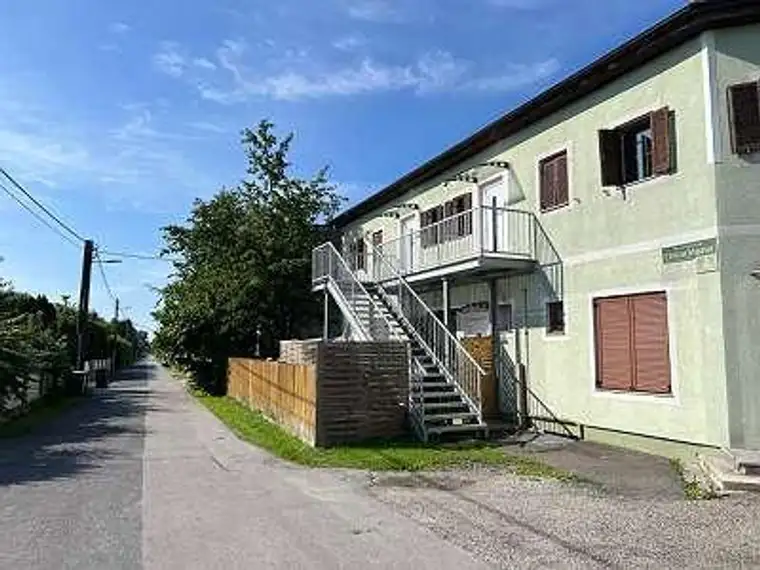 * Ruhige helle 2 Zimmer Wohnung mit Balkon und Parkplatz nähe Auwiesen *