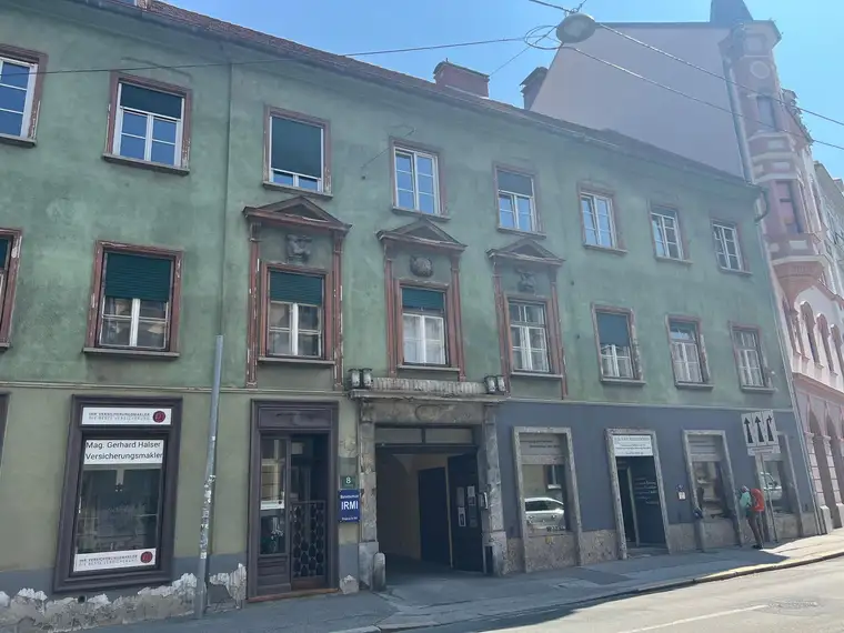 * HOCHFREQUENTES Geschäftslokal mit Lager und Parkplätzen *