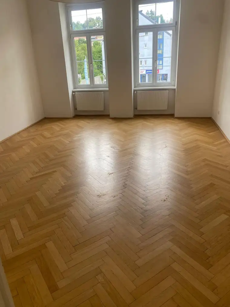 Toplage an gepflegtem Altbau mit Hofbalkon zum lauschigem Garten!