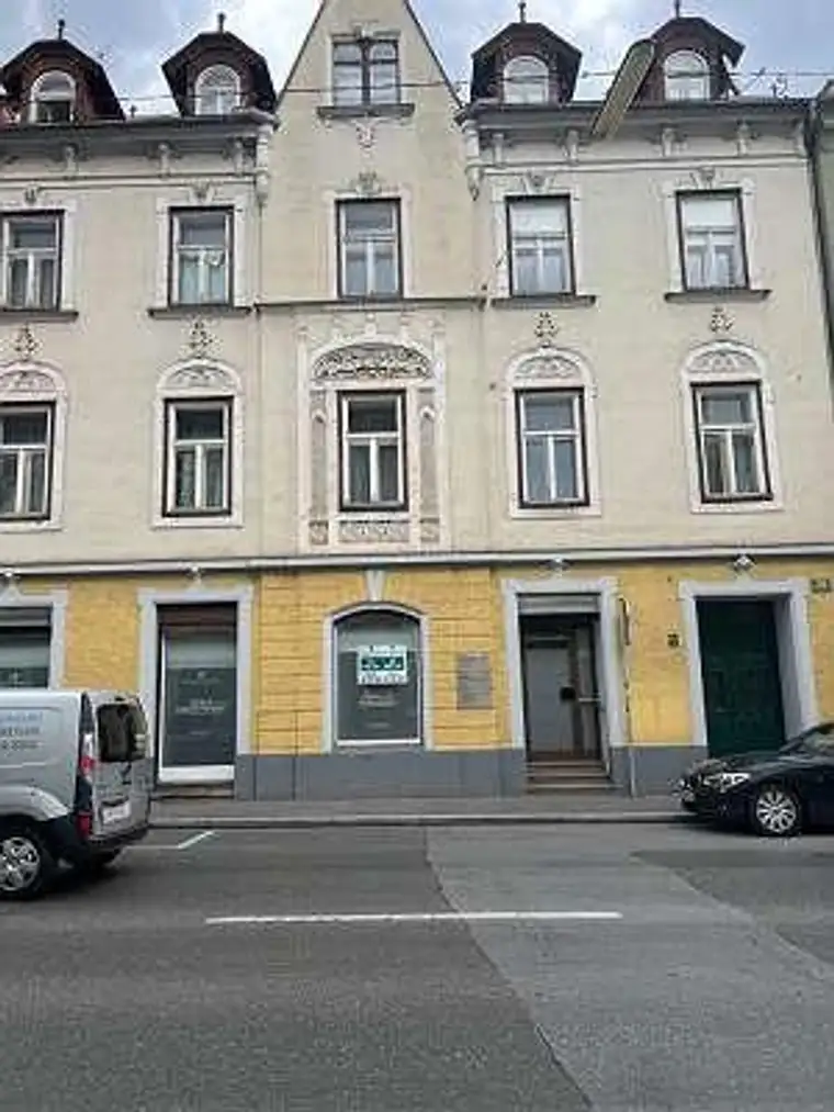 * Sehr helle Praxis oder Büroräumlichkeiten im Erdgeschoss mit eigenem Eingang - perfekte Lage *