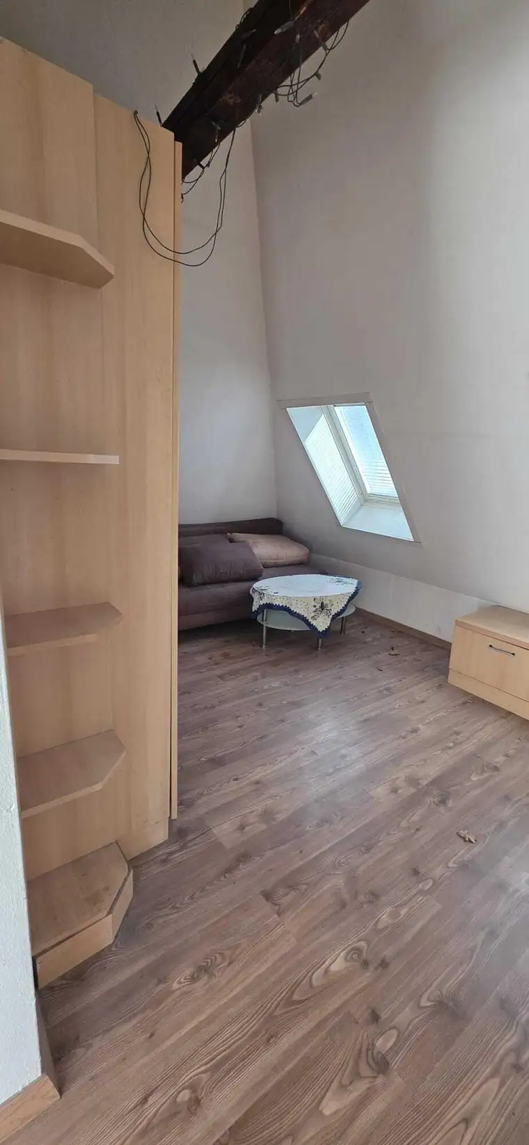 * Zentrale, helle Kleinwohnung mit Parkplatz *