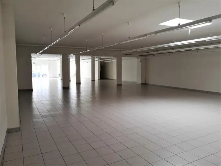 GESCHÄFTSLOKAL im Zentrum von Eferding zu vermieten !!!