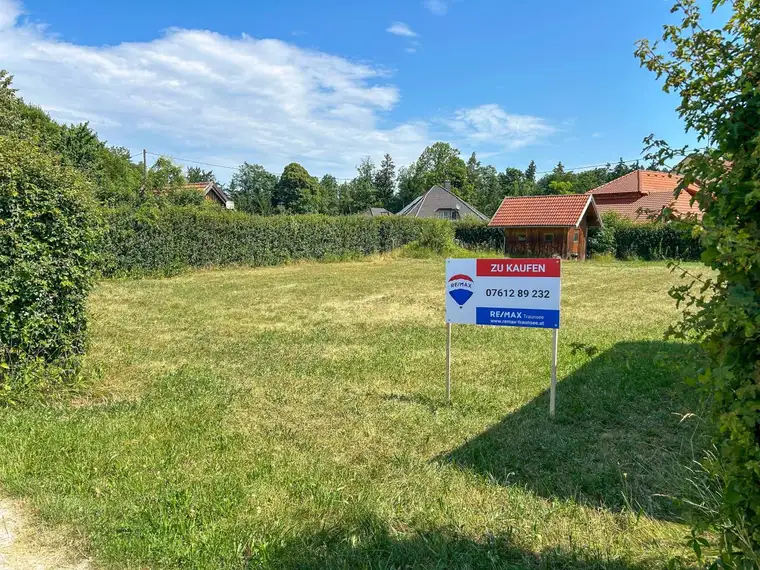 SEHR SCHÖNES Grundstück für IHR TRAUMHAUS - EBEN - SONNIG - RUHIG - RASCH auf der Autobahn !
