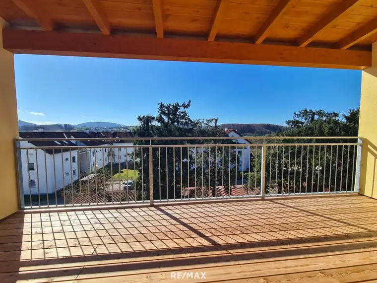 Top Wohnung mit überdachter Terrasse
