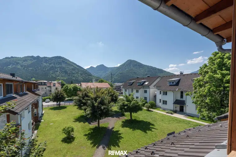 Dachgeschosswohnung mit Loggia und herrlichem Bergblick !