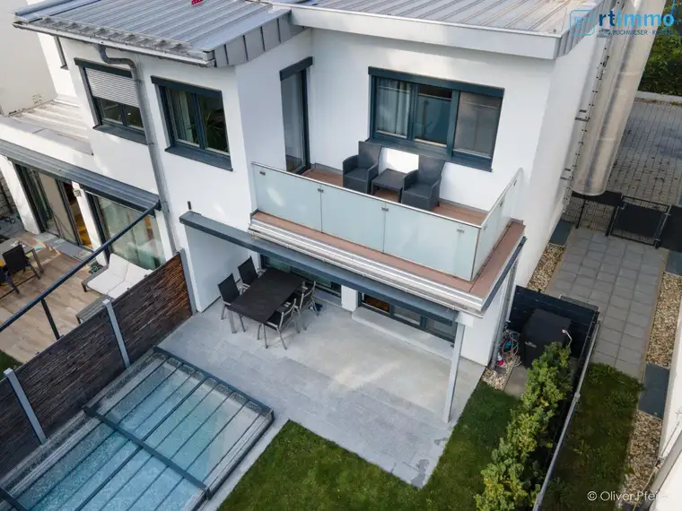 IHR SOMMERREFUGIUM:- EDLES REIHENHAUS MIT POOL UND STELLPLATZ in ruhiger LAGE