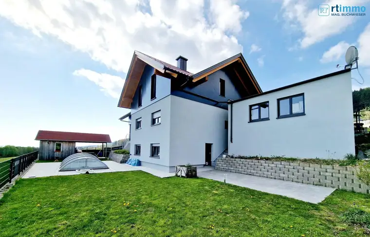 Zweifamilienhaus mit Garten und neuem Pool in Bruckmühl - ideal für Familien!