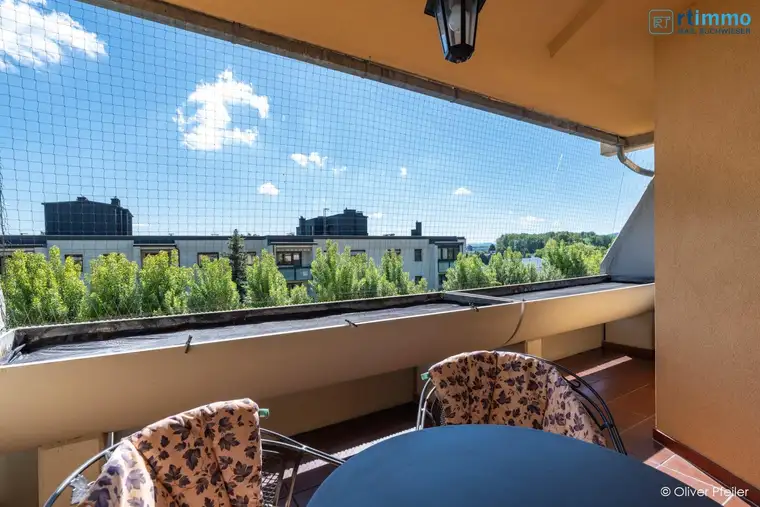 Genießen Sie die Morgensonne auf Ihrem schönen Balkon:HELLE, RUHIGE 3 ZIMMER WOHNUNG MIT LOGGIA, LIFT UND GARAGE