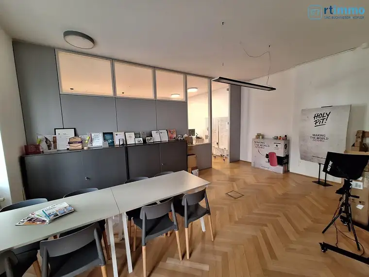 BÜRO MIT GARTEN UND ERFOLGSFLAIR