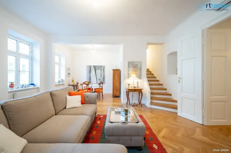 EDLE 5-ZIMMER DACHGESCHOSSWOHNUNG mit TERRASSE und AIRCONDITION , Neuwertig