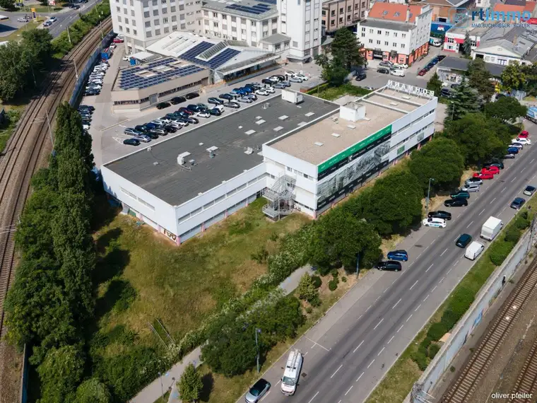 GEWERBEGRUNDSTÜCK MIT ALTBESTAND UND PROJEKTPLANUNG mit hohem Potential