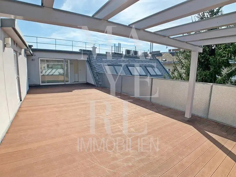 erstklassige Dachterrassenwohnung mit großer Terrasse