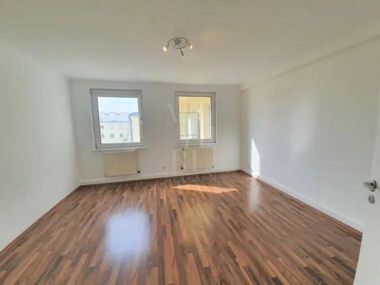 Schöne 2-Zimmer-Wohnung mit Potenzial in zentraler Lage