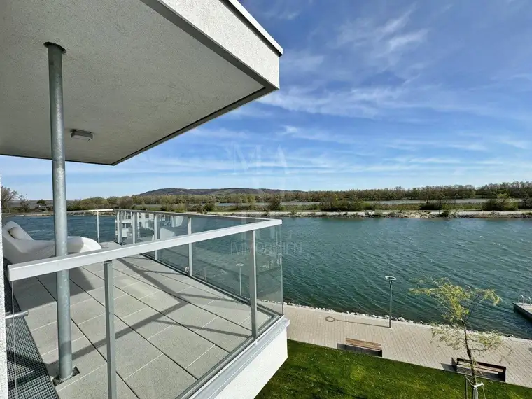 Traumhafte Terrassenwohnung in der "Ersten Reihe" am Wasser