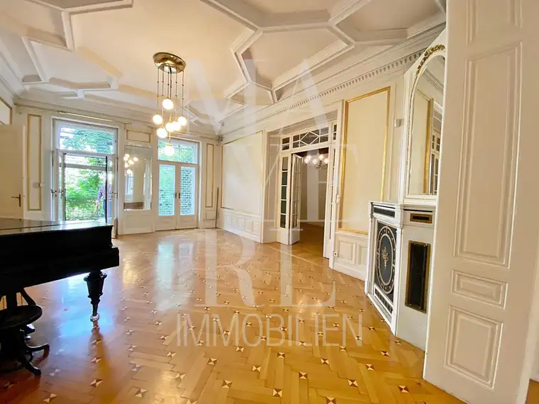 Repräsentative Wohnung mit Eigengarten in einer Cottage Villa