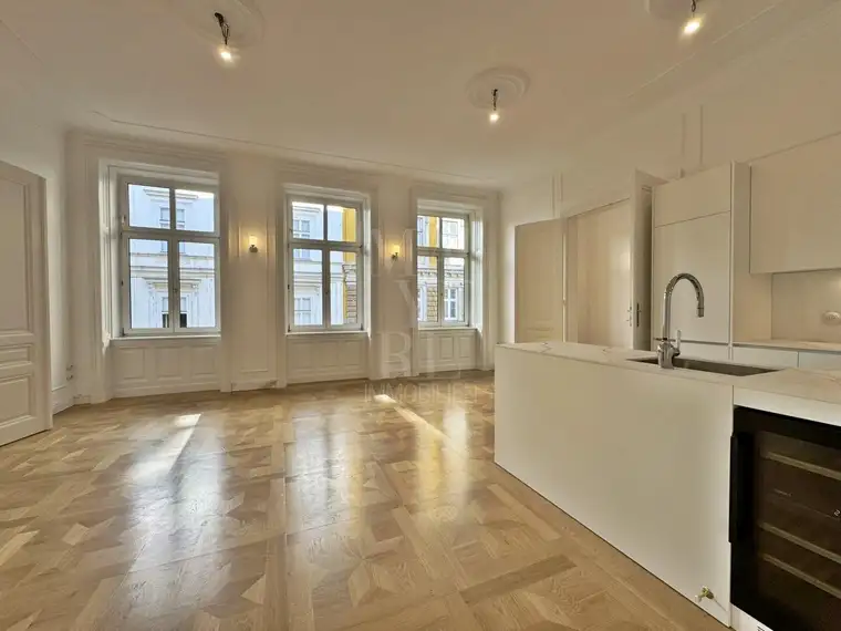 Luxuriöser ERSTBEZUG - Stilaltbau im Servitenviertel