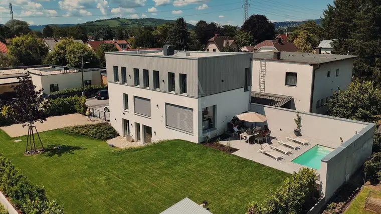 Modernes Gebäude geeignet für Ärztezentrum, Büroflächen etc.