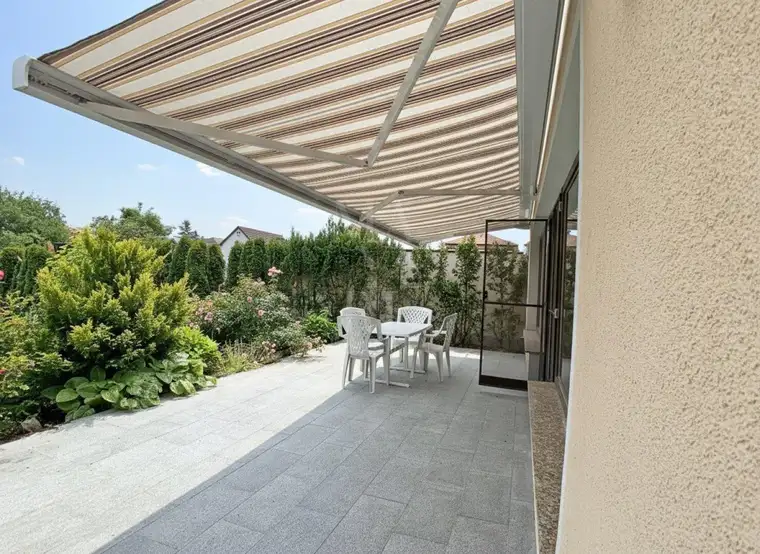 Großzügiges Einfamilienhaus mit schönem, gepflegten Garten