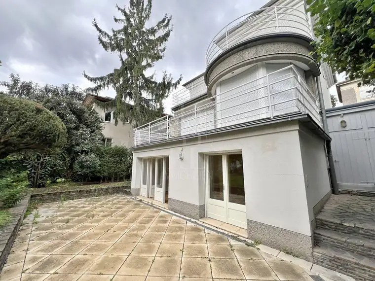 Repräsentative Villa mit Terrassen und 300 m² Garten