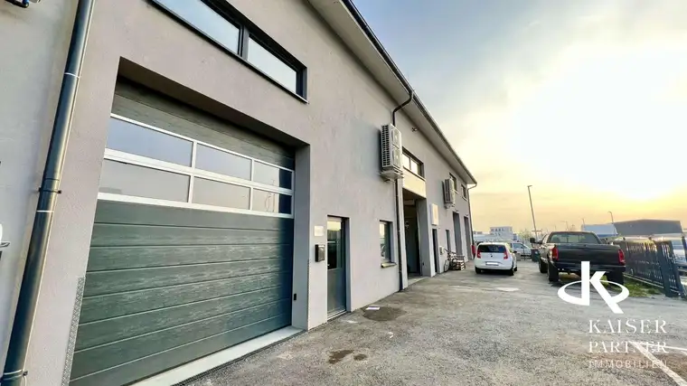 Moderne Halle mit Büro, 111m², Werkstatt möglich!
