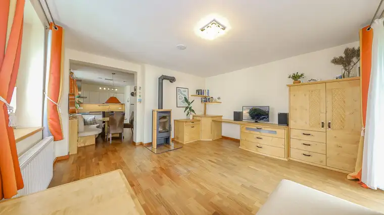 Hochwertige Dachgeschosswohnung mit schönem Ausblick in Ruhelage