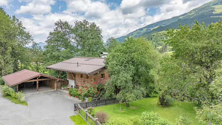 Tirolerhaus mit über 3.800 m² Grund in idyllischer Ruhelage