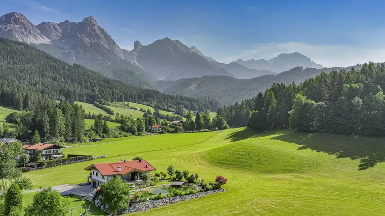 Exklusive Villa mit Schwimmteich in unverbaubarer Toplage