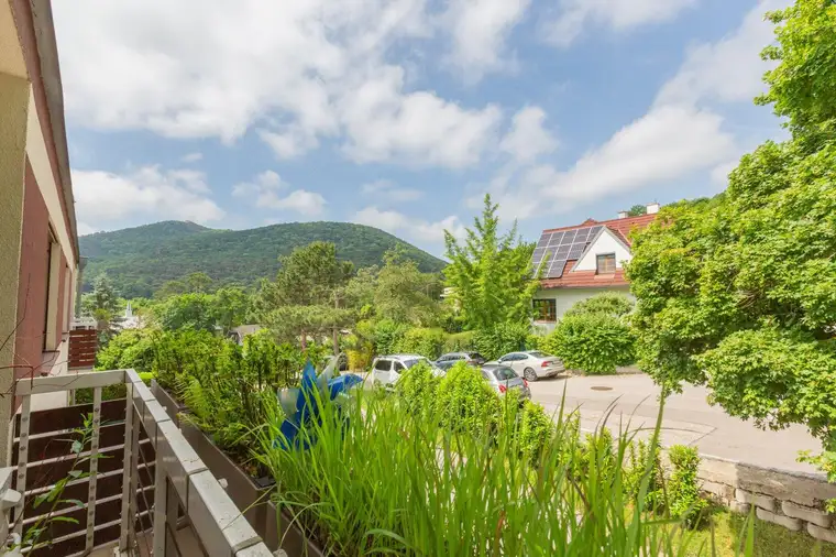 Grünruhelage mit drei Balkonen und herrlichem Fernblick in der Hinterbrühl