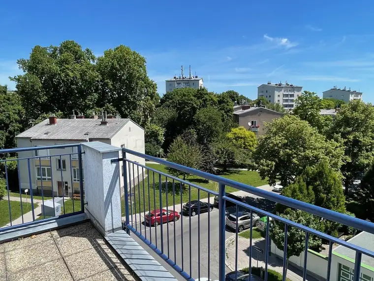 Untersievering- Dachgeschossmaisonette in Top-Grünruhelage