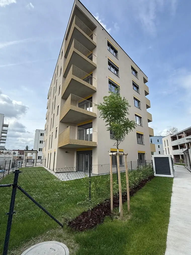 ERSTBEZUG 3-Zimmer-Wohnung mit Balkon, Top 11