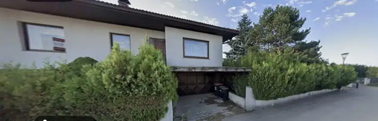 GROSSZÜGIGE DOPPELHAUSHÄLFTE MIT WEINGARTENBLICK und PRAXIS/ORDI/BÜRO/ATELIER-MÖGLICHKEIT FÜR JUNGFAMILIEN