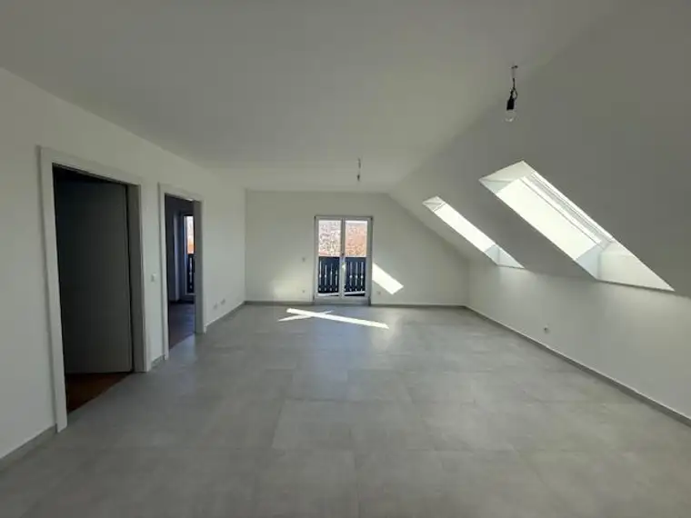 Neu adaptierte Dachgeschosswohnung in Velden am Wörthersee mit Seeblick!	