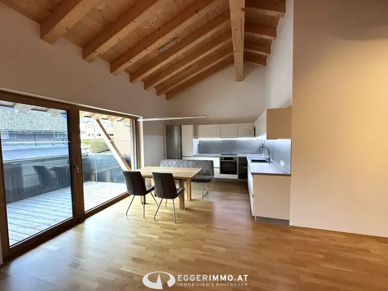 5723 Uttendorf; neuwertige Dachgeschoß Wohnung, ca. 71m², großer Balkon, Weitblick, Carport, Freistellplatz, Lift im Haus